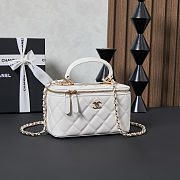 Fortok Chanel 24B Vanity Case White With Top Handle 17x10x8cm - 1