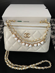 Fortok Chanel Vanity Case Bag With Heart Chain in White 17x10x8cm - 1
