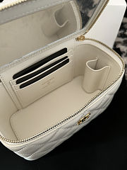 Fortok Chanel Vanity Case Bag With Heart Chain in White 17x10x8cm - 5