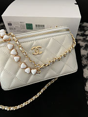 Fortok Chanel Vanity Case Bag With Heart Chain in White 17x10x8cm - 4