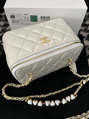Fortok Chanel Vanity Case Bag With Heart Chain in White 17x10x8cm - 2