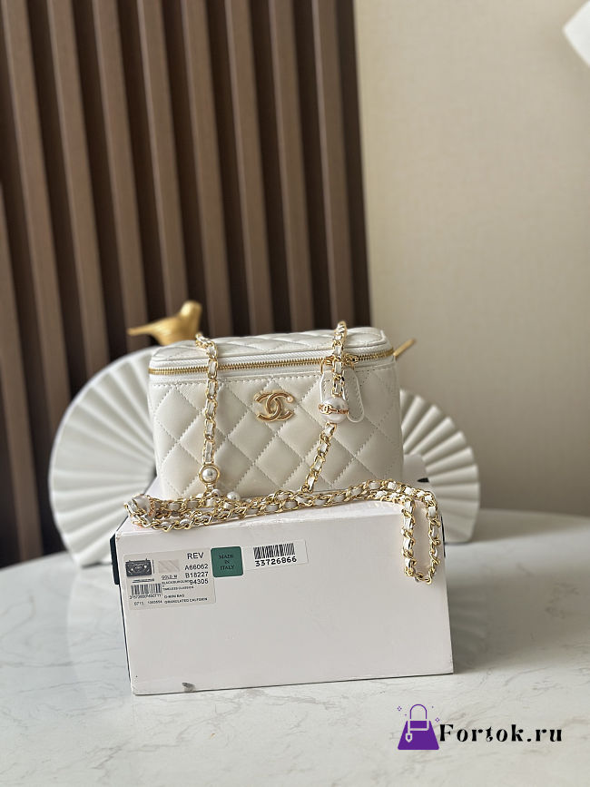 Fortok Chanel Vanity Bag Pearl Chain in White 17cm - 1