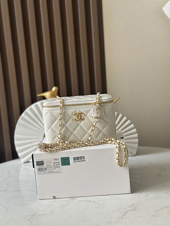 Fortok Chanel Vanity Bag Pearl Chain in White 17cm