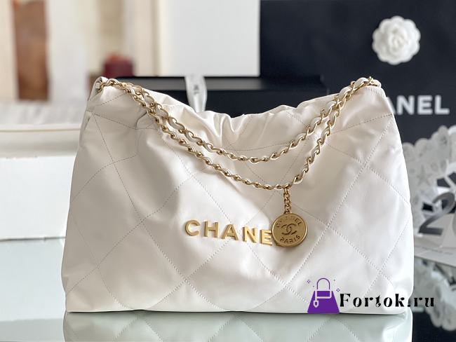 Fortok Chanel 22 bag in white 30 x 45 x 8cm - 1