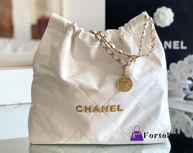 Fortok Chanel 22 bag in White Gold hardware 39 x 42 x 8cm  - 1