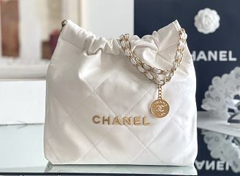 Fortok Chanel 22 bag in White Gold hardware 35 x 37 x 7cm