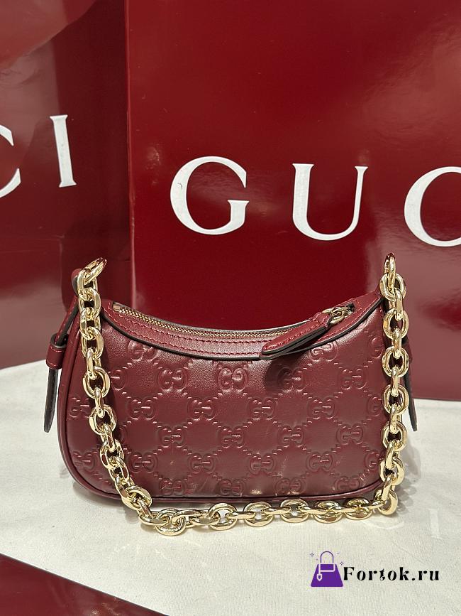 Fortok Gucci GG Emblem mini shoulder bag in red leather 19 x 12 x 4 cm - 1