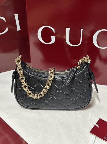 Fortok Gucci GG Emblem mini shoulder bag in Black leather 19 x 12 x 4 cm