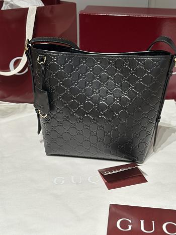 Fortok Gucci GG Emblem debossed leather tote bag in black 24x26x10cm