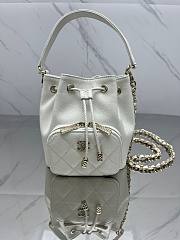 Fortok Chanel Clutch With Chain Caviar White 12.5-19-7.5cm - 1