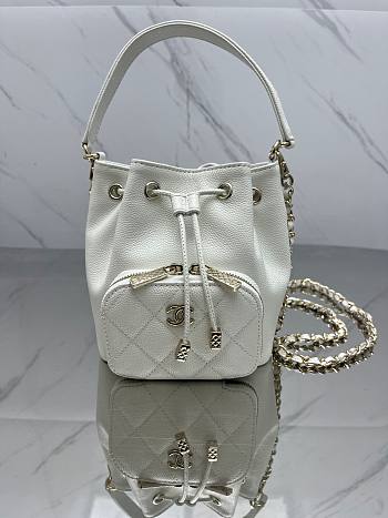 Fortok Chanel Clutch With Chain Caviar White 12.5-19-7.5cm