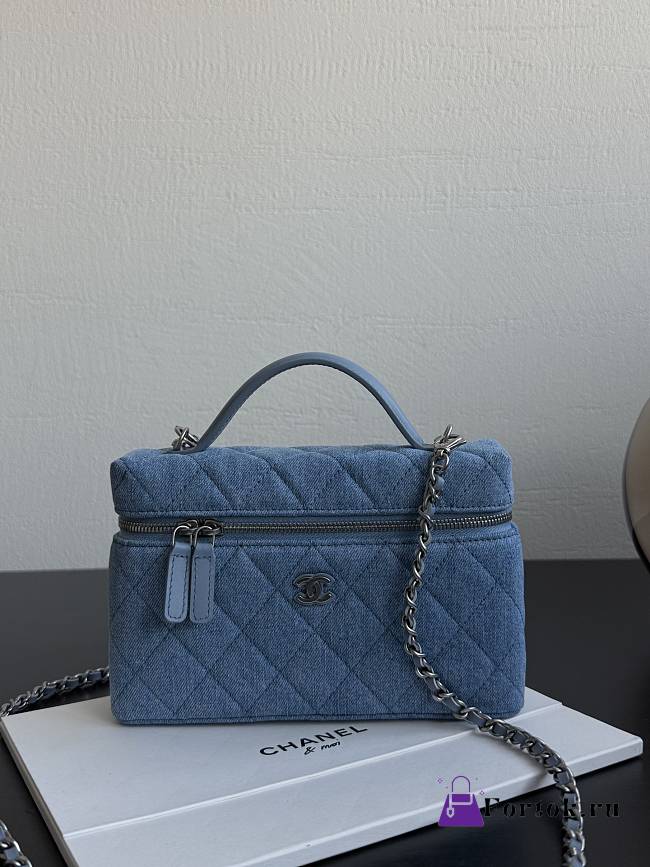 Fortok Chanel Vanity Case With Chain Blue Caviar 19.5×17×5cm - 1