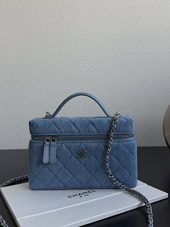 Fortok Chanel Vanity Case With Chain Blue Caviar 19.5×17×5cm