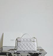 Fortok Chanel Vanity Case With Gold Chain White Caviar 19.5×17×5cm - 5