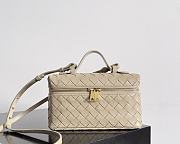 Fortok Bottega Veneta Bang Bang Intrecciato Vanity Bag in Beige 22*12.5*5cm - 1