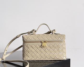 Fortok Bottega Veneta Bang Bang Intrecciato Vanity Bag in Beige 22*12.5*5cm