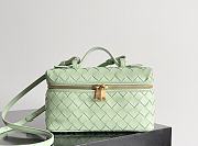 Fortok Bottega Veneta Bang Bang Intrecciato Vanity Bag in Baby Green 22*12.5*5cm   - 1