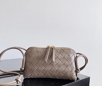 Fortok Bottega Veneta Concert Pouch Light Brown 18.5*11.5*8.5cm