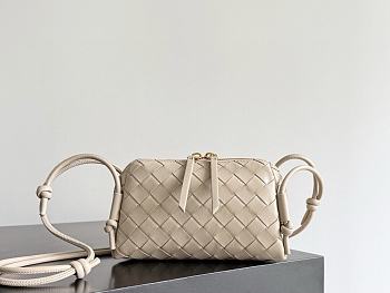 Fortok Bottega Veneta Concert Pouch Cream Beige 18.5*11.5*8.5cm 