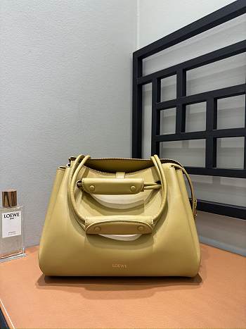 Fortok Loewe Madrid bag in calfskin Small Bag Yellow 29 x 11 x 23 cm 