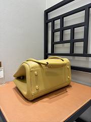 Fortok Loewe Madrid bag in calfskin Small Bag Yellow 29 x 11 x 23 cm  - 2