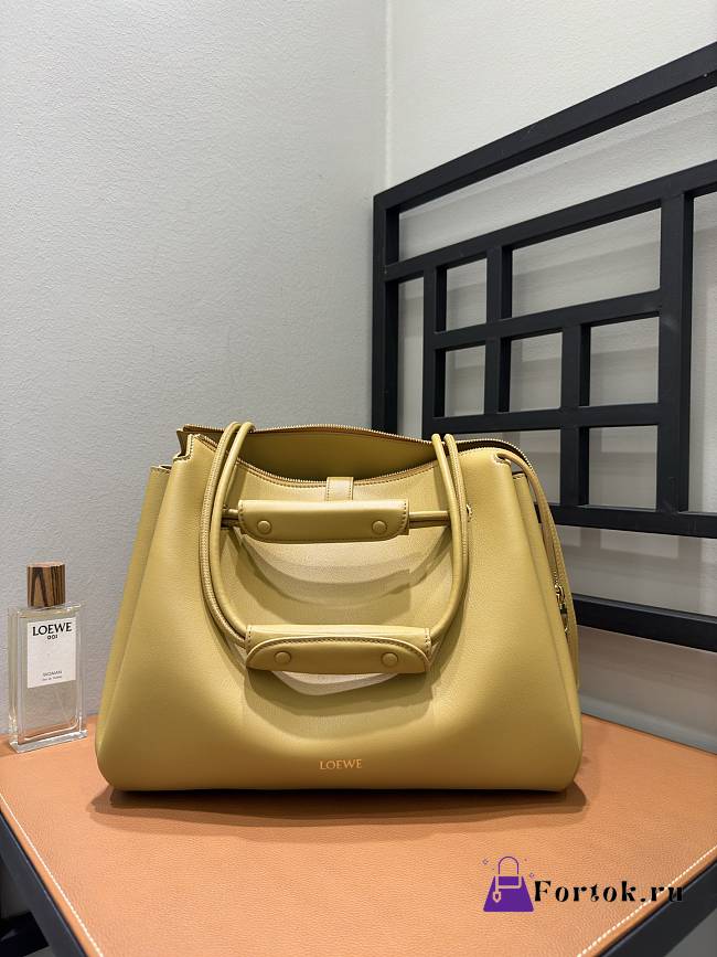 Fortok Loewe Madrid bag in calfskin Yellow 33 x 12 x 24 cm - 1