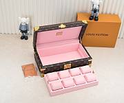 Fortok Louis Vuitton Coffret 8 Montres Rose Ballerine M10260 35 x 20.5 x 13.5 cm  - 5
