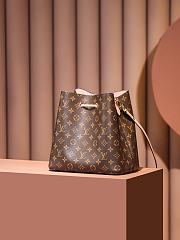 Fortok Louis Vuitton NéoNoé MM bag in Monogram canvas with a pink interior and trim 26*26*17.5cm - 4
