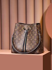 Fortok Louis Vuitton NéoNoé MM bag in Monogram canvas with a Black interior and trim 26*26*17.5cm - 1
