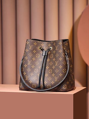 Fortok Louis Vuitton NéoNoé MM bag in Monogram canvas with a Black interior and trim 26*26*17.5cm