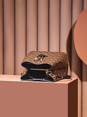 Fortok Louis Vuitton NéoNoé MM bag in Monogram canvas with a Black interior and trim 26*26*17.5cm - 4