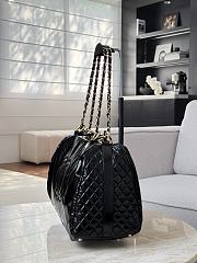 Fortok Chanel Rock and Chain bowler bag in black patent vinyl 56x26x16cm - 4