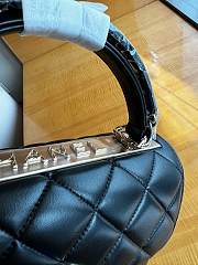 Fortok Chanel Trendy CC Top Handle bag in black lambskin leather with champagne gold hardware 25cm - 2