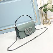 Fortok Valentino Garavani Small Locò Crystal-Embellished Leather Handle Bag Green 20x11x5cm - 6