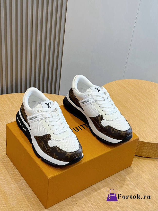 Fortok Louis Vuitton Run Away sneaker in white and brown Monogram canvas - 1