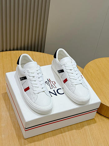 Fortok Moncler New Monaco leather sneakers with a tricolor side stripe white