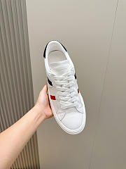 Fortok Moncler New Monaco leather sneakers with a tricolor side stripe white - 3