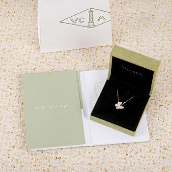 Fortok Van Cleef & Arpels butterfly pendant in turquoise Necklace Rose Gold