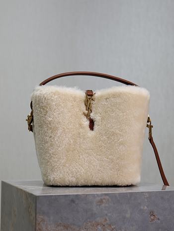 Fortok Saint Laurent Le 37 Mini bucket bag in lamb fur 17×20×13cm