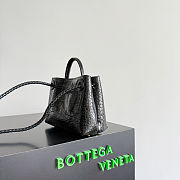 Fortok Bottega Veneta Small Andiamo bag in black 22*15.5*9cm - 4