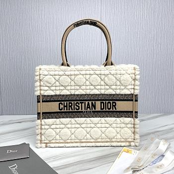 Fortok Dior Book Tote bag White Fur Brown 36.5×28 x16cm