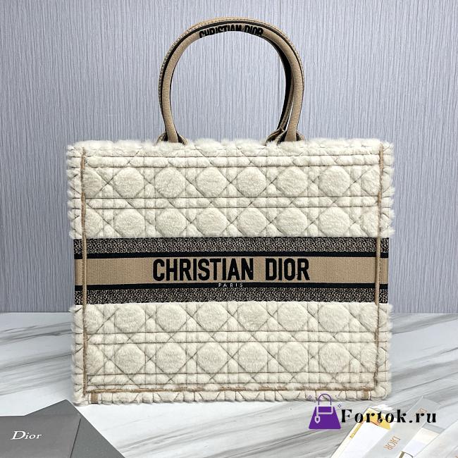 Fortok Dior Book Tote bag White Fur Brown 42×35×18.5cm - 1