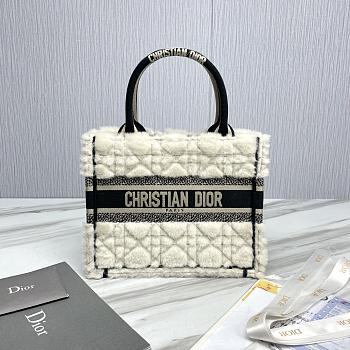 Fortok Dior Book Tote bag White Fur Black 26.5 X21 x14cm