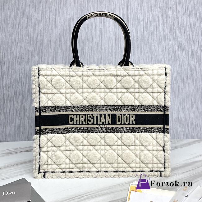 Fortok Dior Book Tote bag White Fur Black 42×35×18.5cm - 1