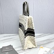 Fortok Dior Book Tote bag White Fur Black 42×35×18.5cm - 2
