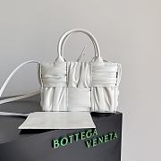 Fortok Bottega Veneta Arco Tote Maxi Intrecciato Pleated Leather White 25*16*10cm - 1