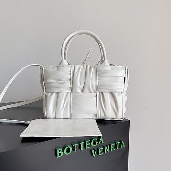 Fortok Bottega Veneta Arco Tote Maxi Intrecciato Pleated Leather White 25*16*10cm