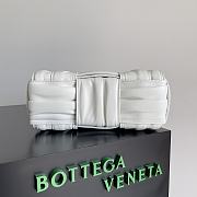Fortok Bottega Veneta Arco Tote Maxi Intrecciato Pleated Leather White 25*16*10cm - 4