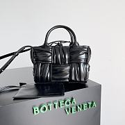 Fortok Bottega Veneta Arco Tote Maxi Intrecciato Pleated Leather Black 20*7*13cm - 1