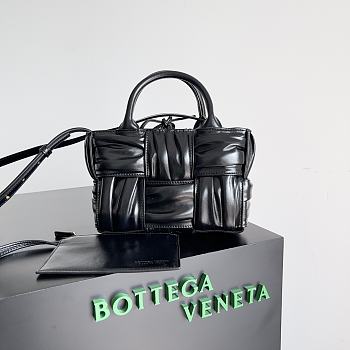 Fortok Bottega Veneta Arco Tote Maxi Intrecciato Pleated Leather Black 20*7*13cm